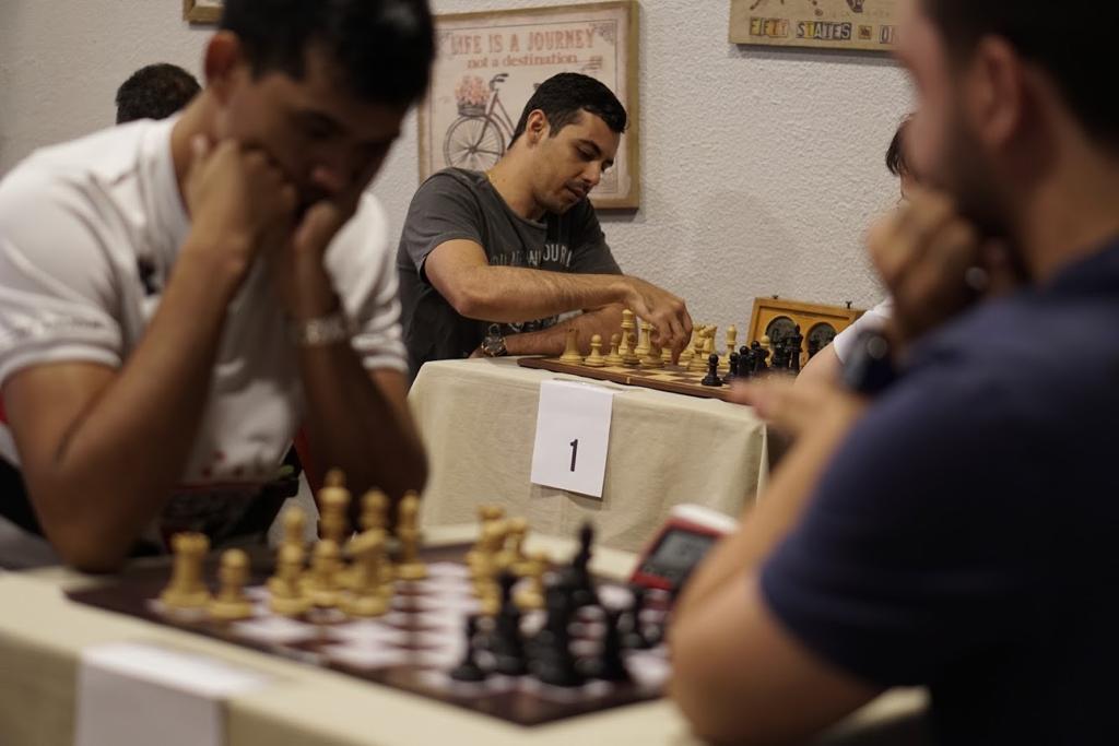 Xeque-mate: The Noite traz um dos maiores jogadores de xadrez do